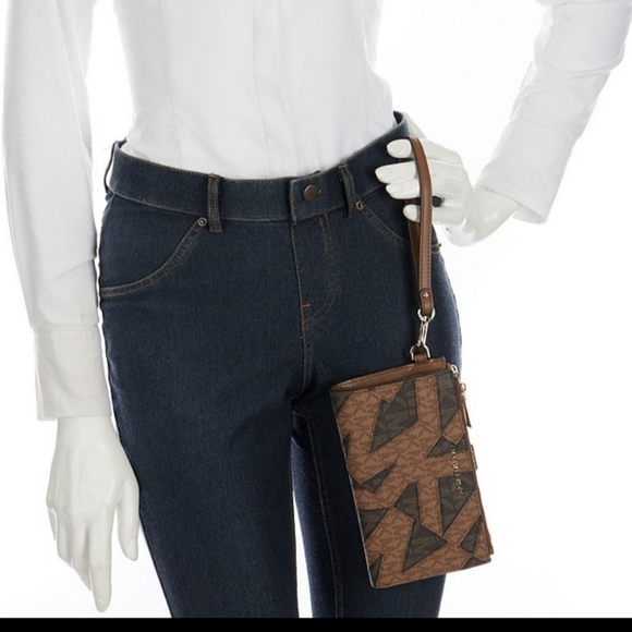 Michael kors Signature Jet Set Medium Double Zip Wristlet Wallet - Picture 4 of 10